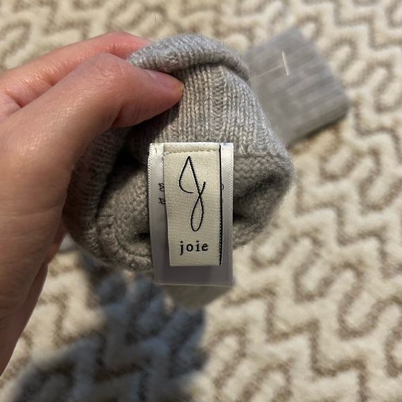 *SOLD* NEW Joie Cashmere Gloves - Picture 3 of 4